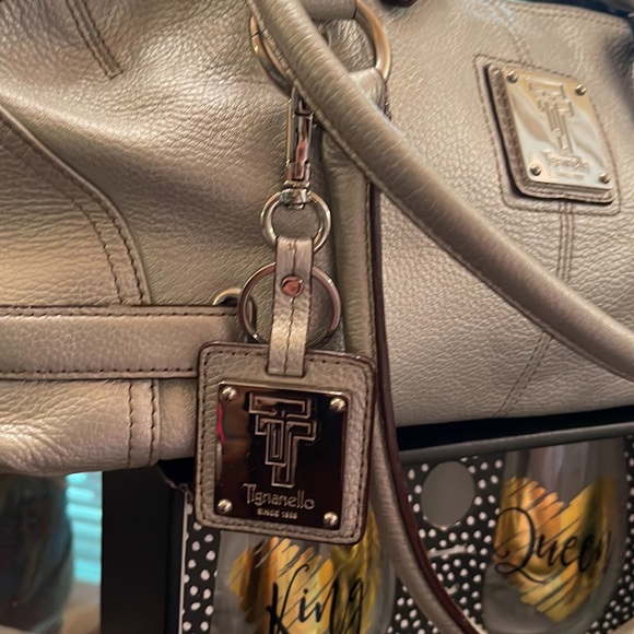 Tignanello since 1999 silver leather purse in great condition inside and out. - Picture 2 of 13